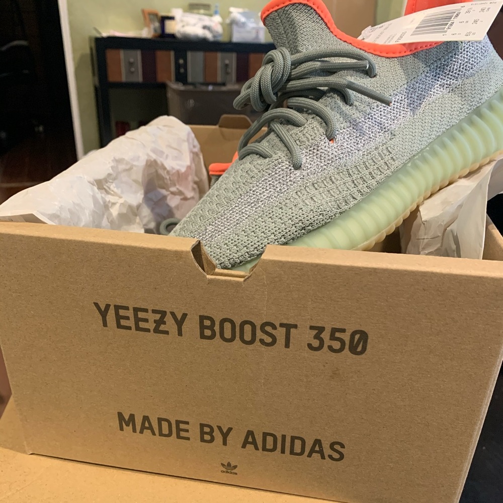 Yeezy Boost 350 V2 size 6 1/2 NWT